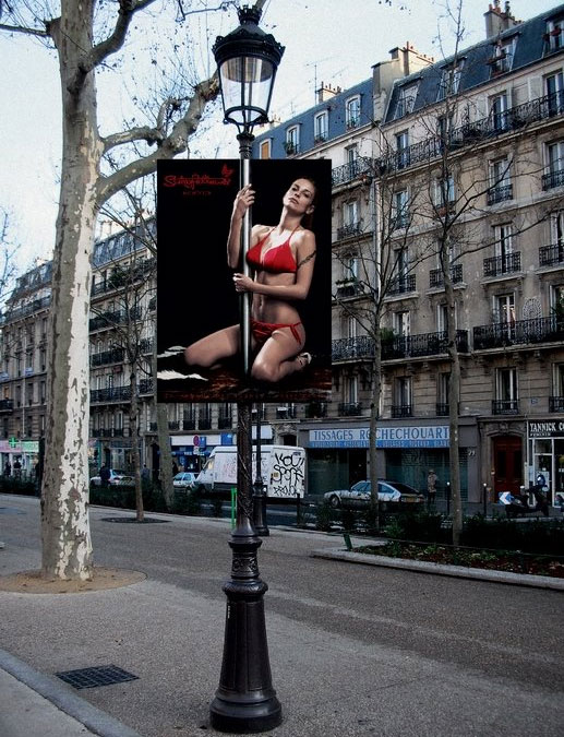 Lencería sexy en las farolas de Paris